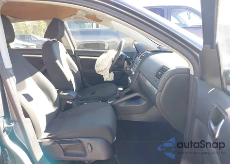 2010 Volkswagen Jetta S z USA, uszkodzony, nr VIN 3VWJX7AJ5AM001768